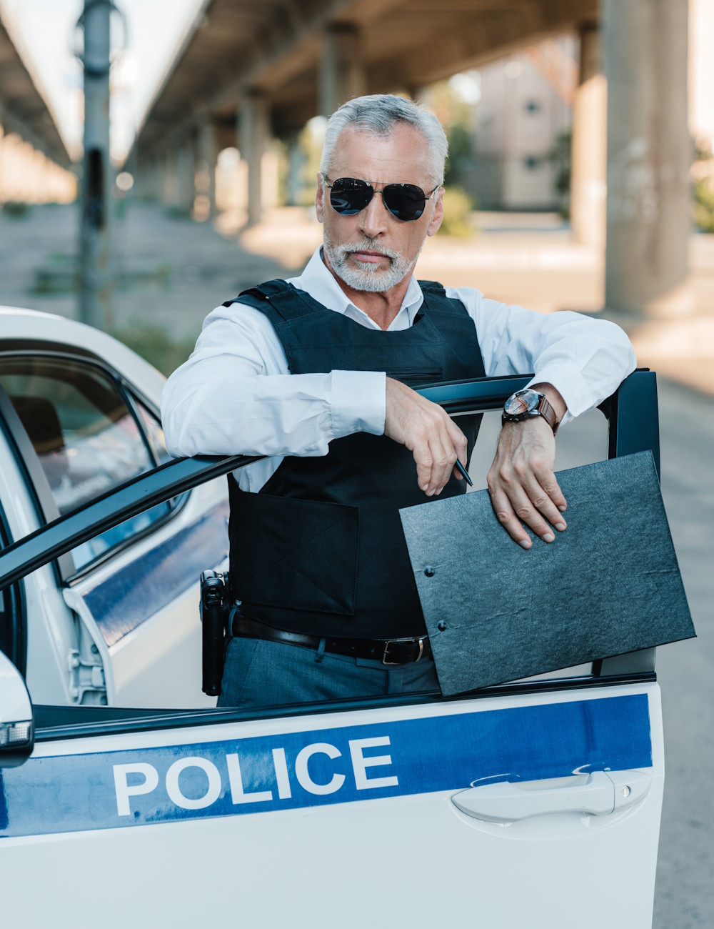 Trusted officer patiently guarding older adults on safe AI lessons, demonstrating personalized digital literacy.